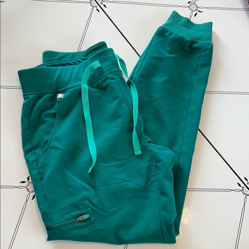 Women’s figs, scrub pants